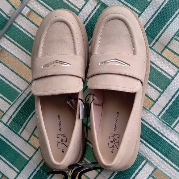 No Boundaries Women's 9 Lug Slip On Loafers - Picture 1 of 6